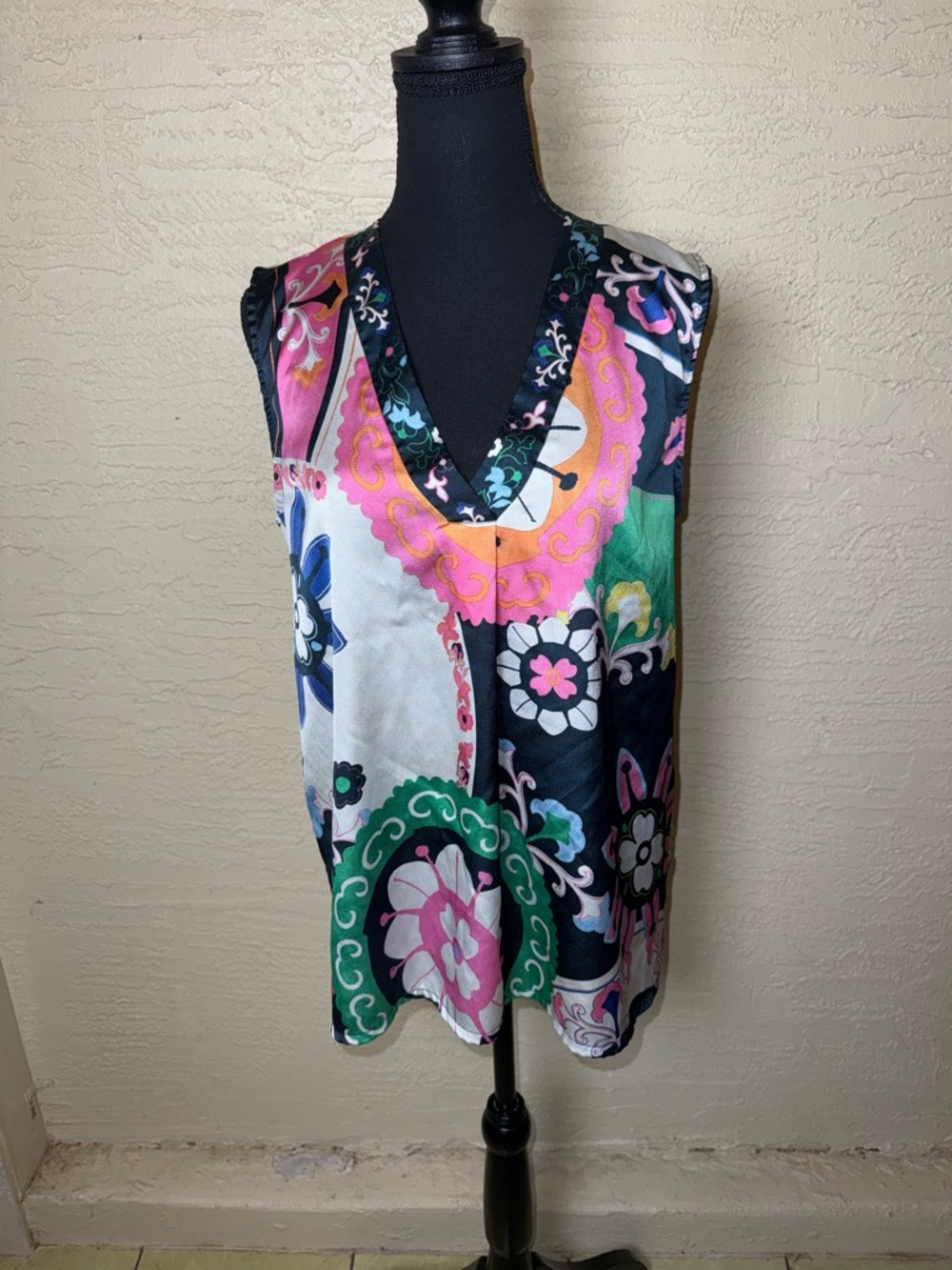 Vilagallo V Neck Blouse Colorful Retro Mod Print Boho Chic Top-Medium - Picture 2 of 9